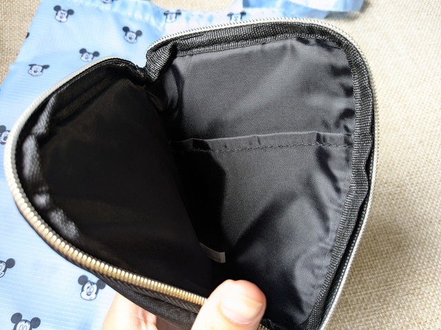 Spick&Spanパスポート風ポーチの内側ポケット