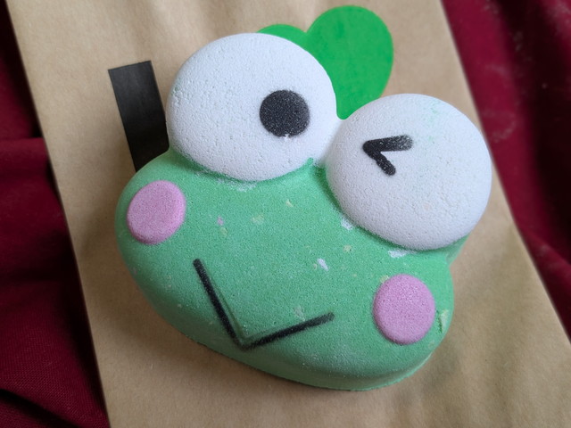 LUSH×サンリオ けろけろけろっぴのバスボム