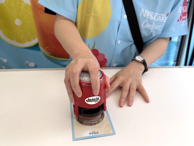 ネスカフェクーラーイベントの出国審査スタンプ体験