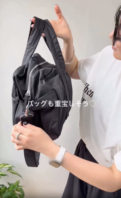 黒のナイロンボストンバッグ