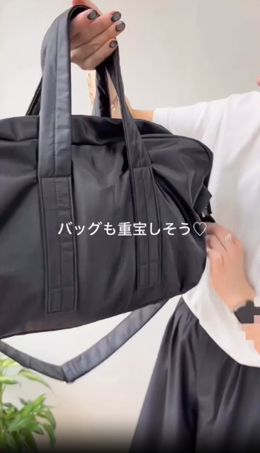 黒のナイロンボストンバッグ