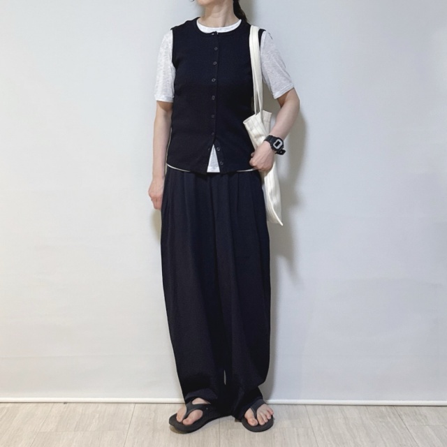 UNIQLO「フロントオープンシェルトップTノースリーブ」
