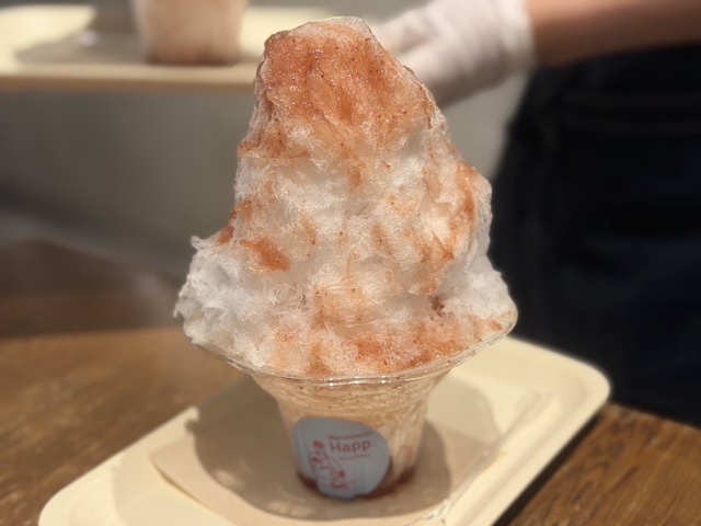 天然氷を使ったふわふわのかき氷を写した写真