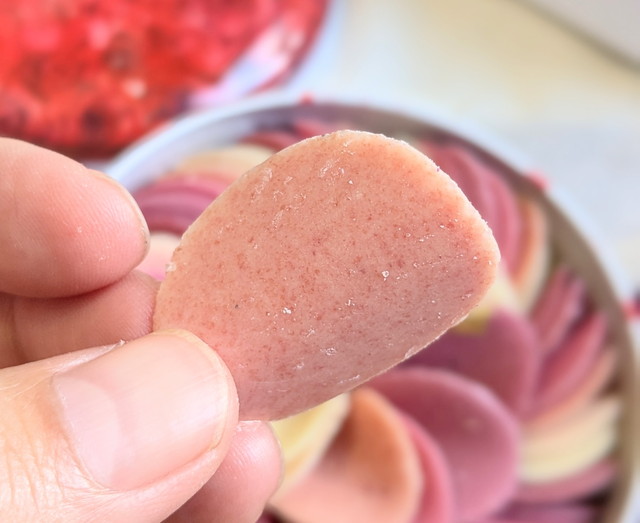 ペタルブーケローズインペリアル 花びらチョコレートのアップ