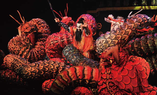 石見神楽の舞台演目を写した写真