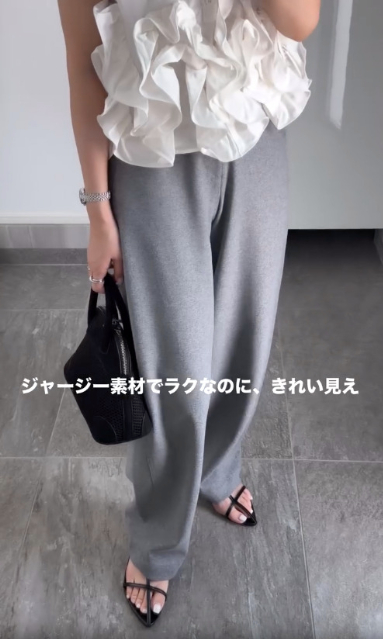 ブラッシュドジャージバレルレッグパンツを着たコーデ