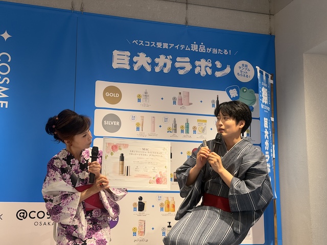 M·A·Cのハイライターについて語るレインボー・池田直人さん