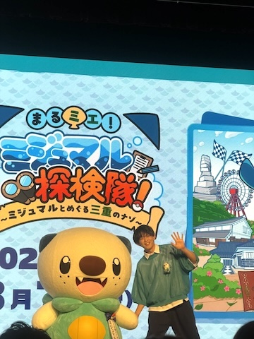 みえ応援ポケモン「ミジュマル」と謎解きクリエイター・松丸亮吾さん