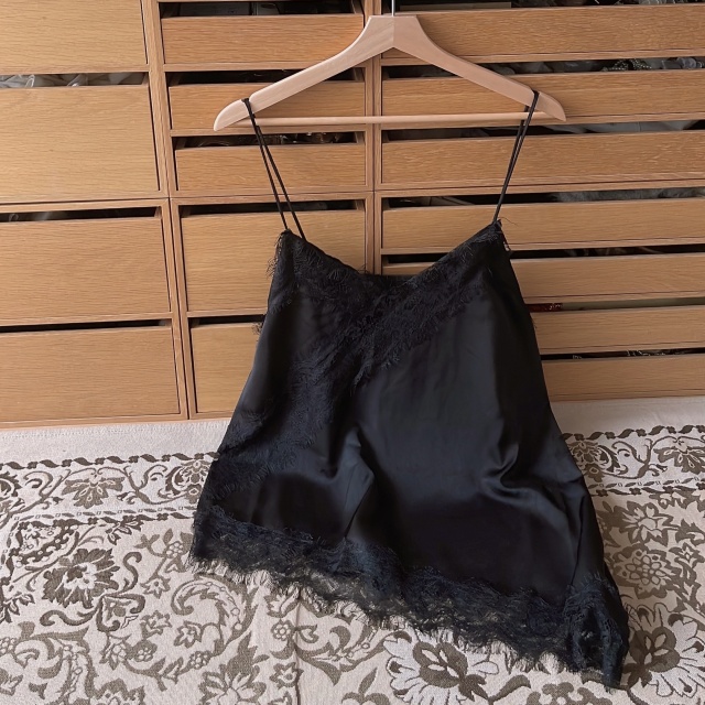 しまむら「サテンイレヘムビスチェ」