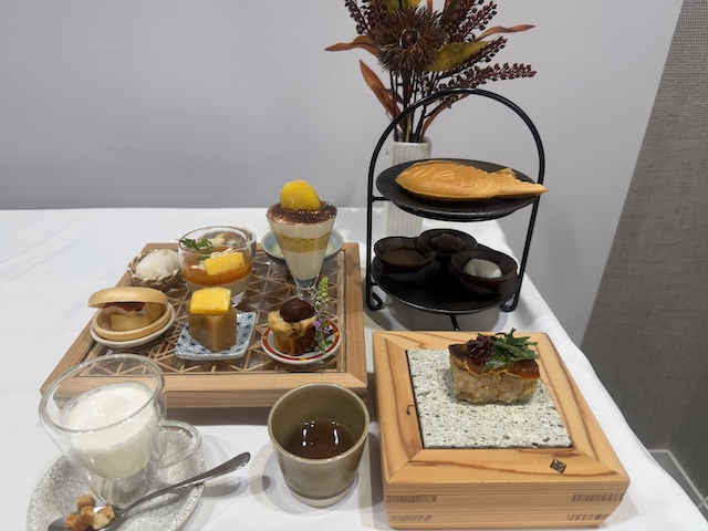 秋の発酵アフタヌーンティーの甘味プレート