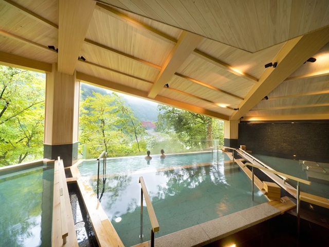 黒部・宇奈月温泉 やまのはの展望露天風呂「棚湯」