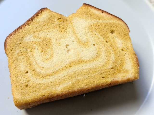 東京ばな奈 バナナかすたあどパウンドケーキを切った断面