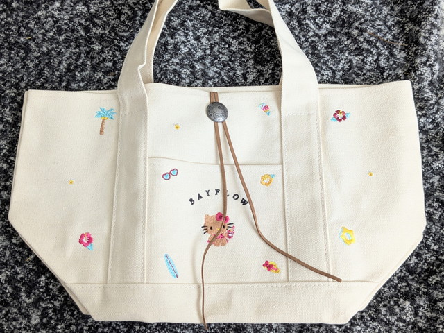 BAYFLOW × HELLO KITTYトートバッグ単体の全体写真