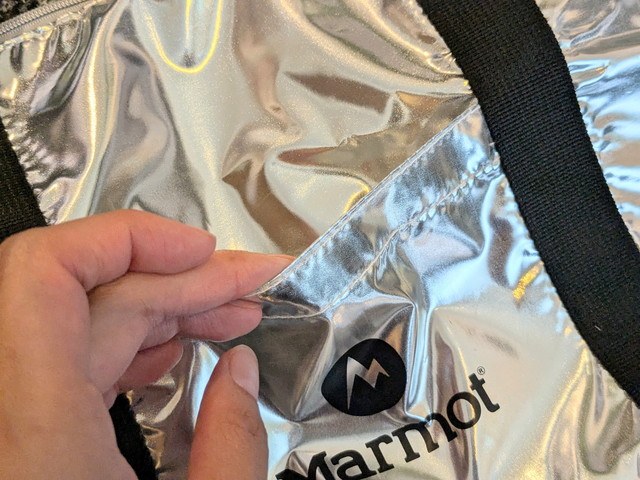 マーモット保冷・保温バッグのロゴ部分アップ