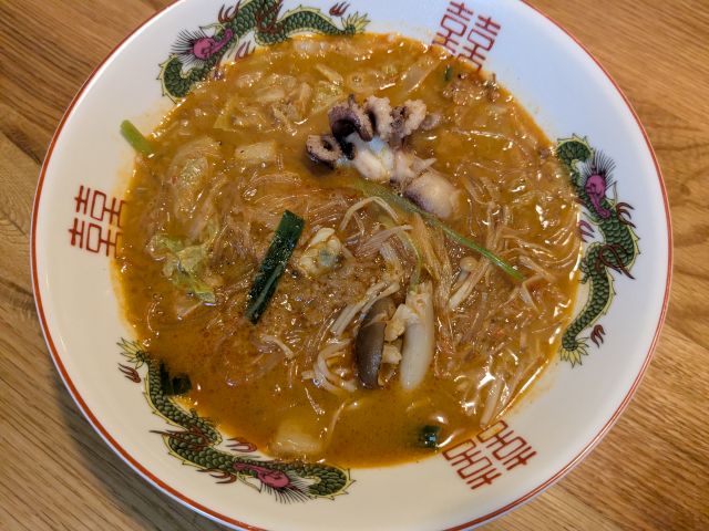 レンジ調理後のイイダコとあさりの５種野菜のチゲ鍋