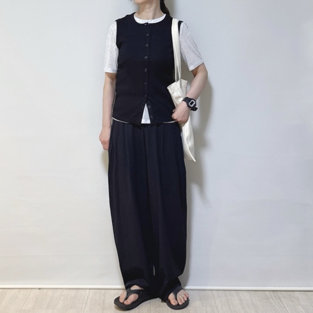 UNIQLO「フロントオープンシェルトップTノースリーブ」