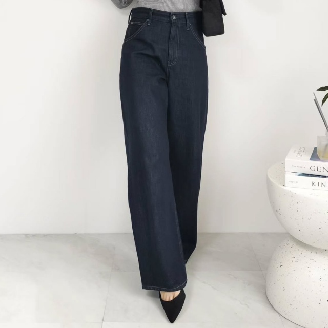 UNIQLO「バギーバレルレッグジーンズ」