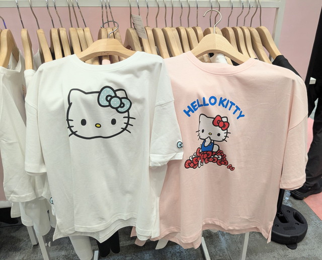 キティちゃんTシャツ