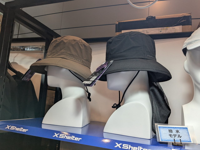 撥水機能付きハットの展示