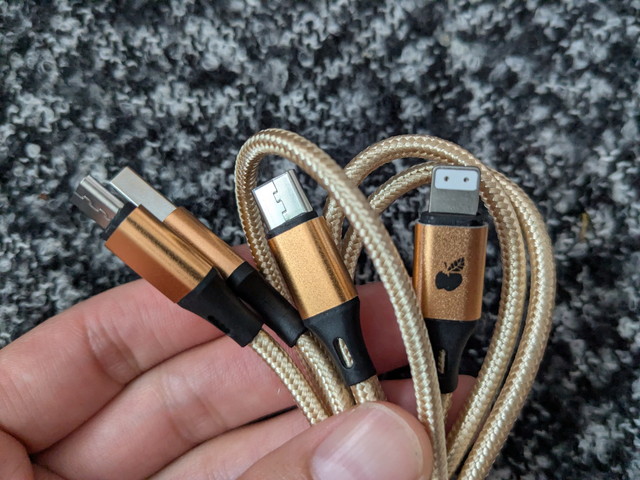 USB充電ケーブルのアップ写真