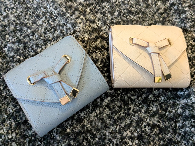 QUILTING SAXE BLUEとQUILTING BEIGEを並べたアップ写真