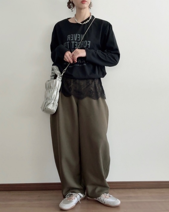 しまむら「裾レースプルオーバー」