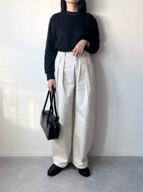 チノタックバレルパンツを着たコーデ
