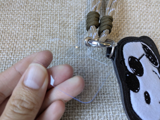 チャームに付属するクリアなフォンタブ