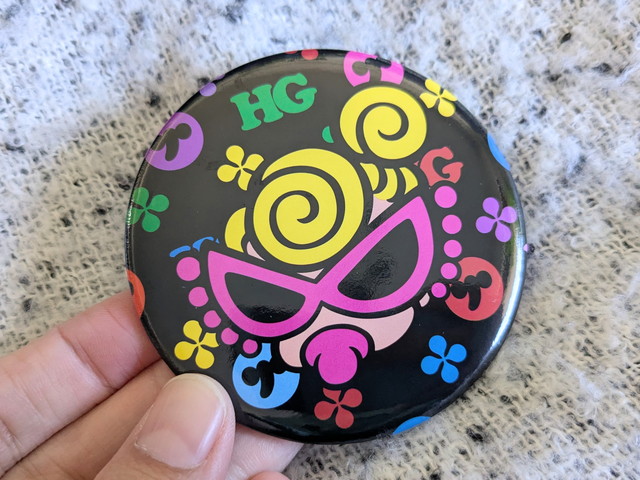 MONOGRAM柄の缶バッジ