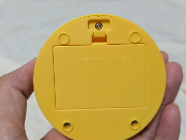ライトの台座の裏にある電池ボックス