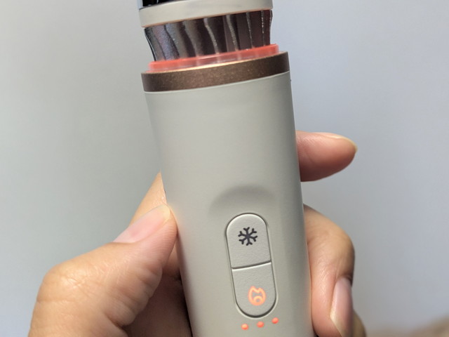 温感モードでオレンジ色に光るセラフェイス デパフィング ワンド