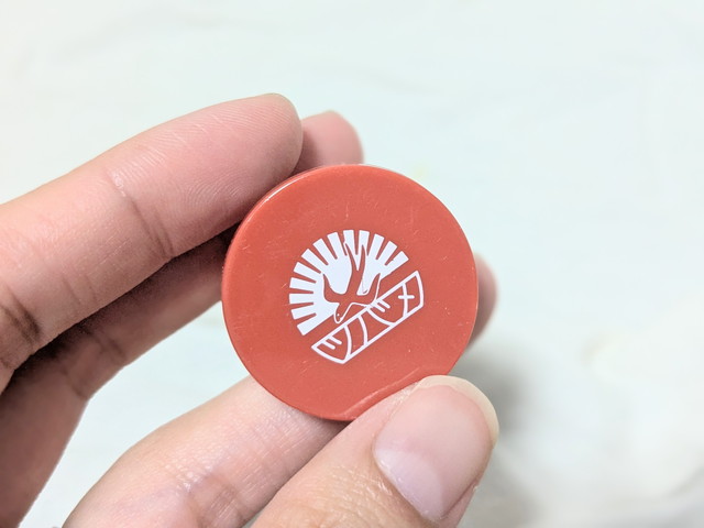 赤いツバメノートのロゴ入り丸クリップ