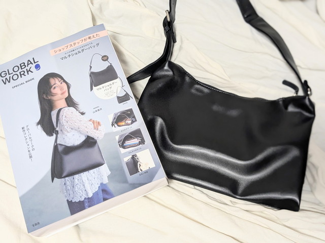 GLOBAL WORK SPECIAL BOOKの表紙と付録のマルチショルダーバッグ